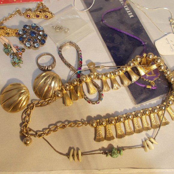 Bulk lot of fashion accessory jewelry - Picture 4 of 5
